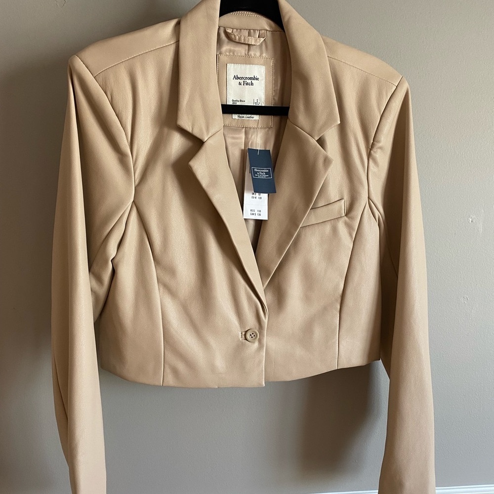 NWT Abercrombie & Fitch Women’s Cropped Vegan Leather Blazer Jacket Cream Size S